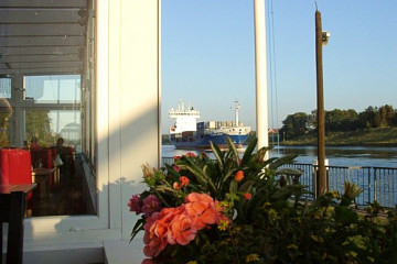 06_11.10. An der Schiffsbegruessungsanlage in Rendsburg